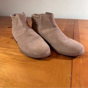 Koolaburra by Ugg Suede Tan Ankle Boots - Size 7.5